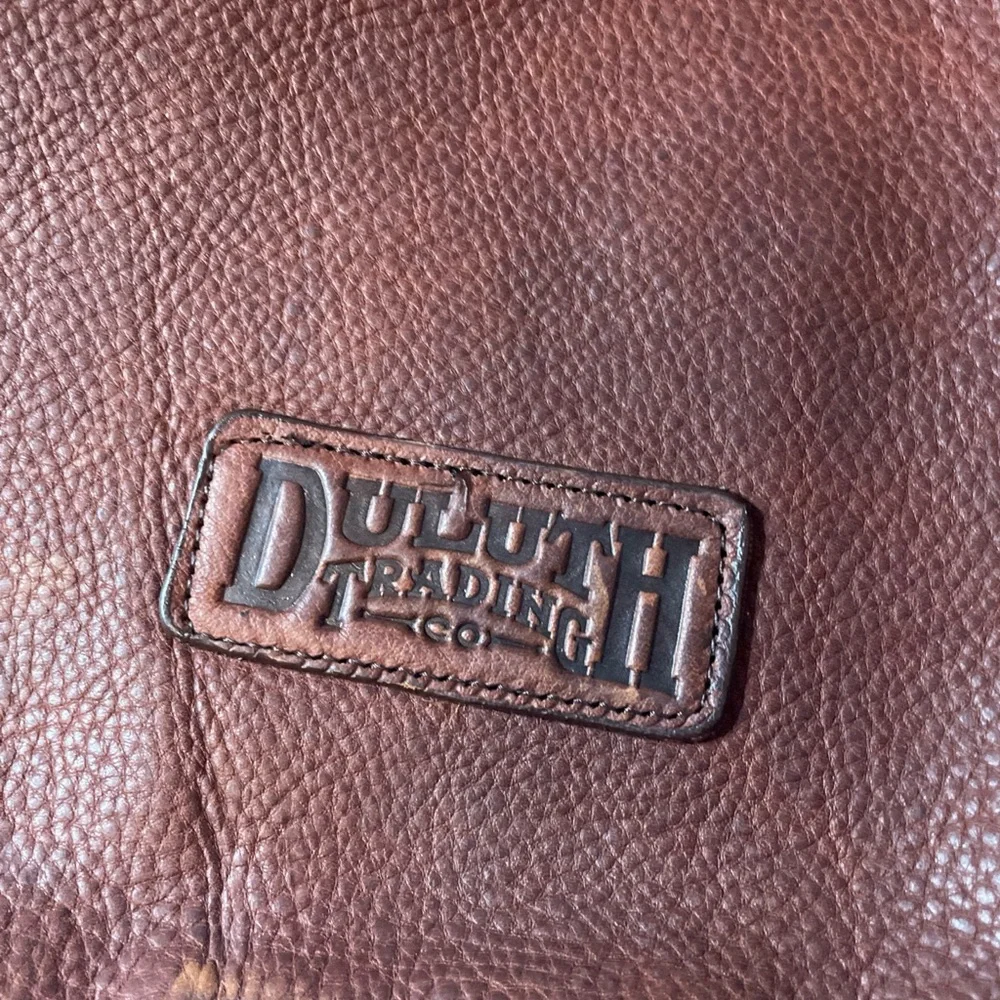 Duluth Trading Co Lifetime Leather Travel Bag Multi Zip Pocket Crossbody Brown